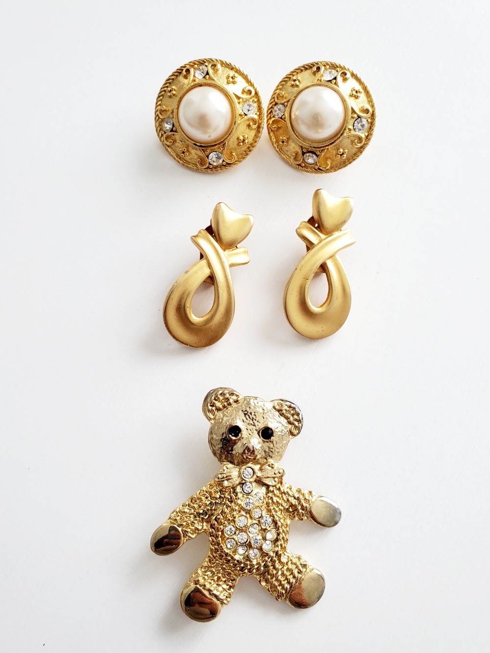Gold-Tone Pearl & Teddy Bear Brooch and Earring Set - Gold